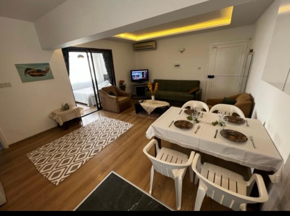 Girne Center 3 Rooms 150 M To Beach Buitenkant foto